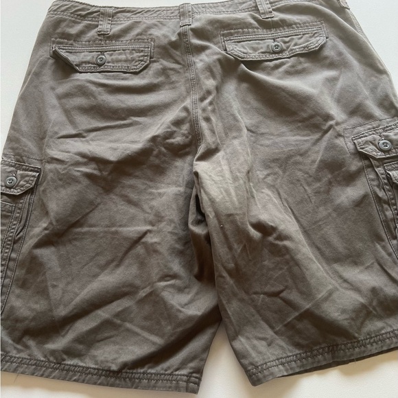 EUC Lee Dungarees Cargo‎ Shorts Green Men’s  Waist Actual 42x10" Inseam (B5) - Picture 8 of 8